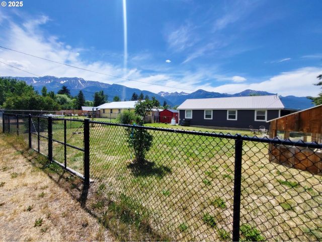 204 N RUSSELL St, Joseph, OR 97846