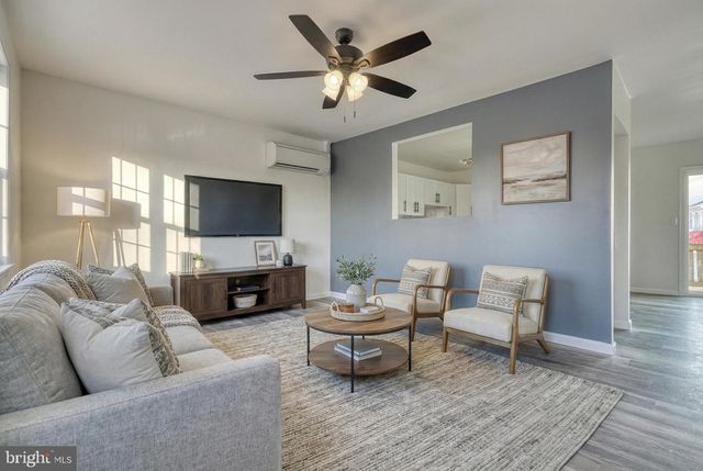 3330 E PHEASANT DR, Dover, PA 17315