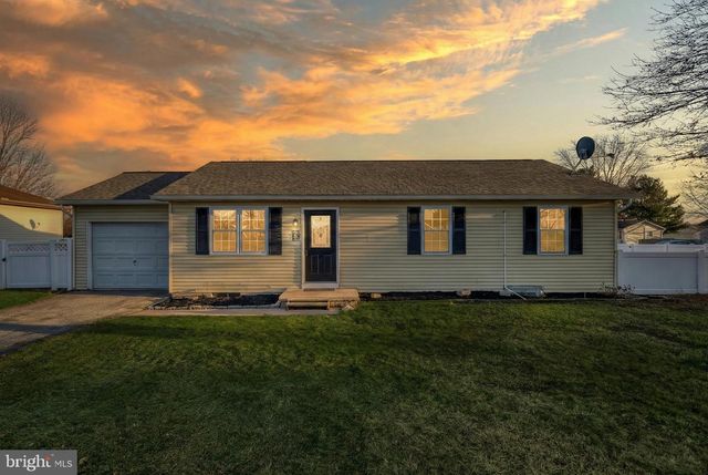 3330 E PHEASANT DR, Dover, PA 17315