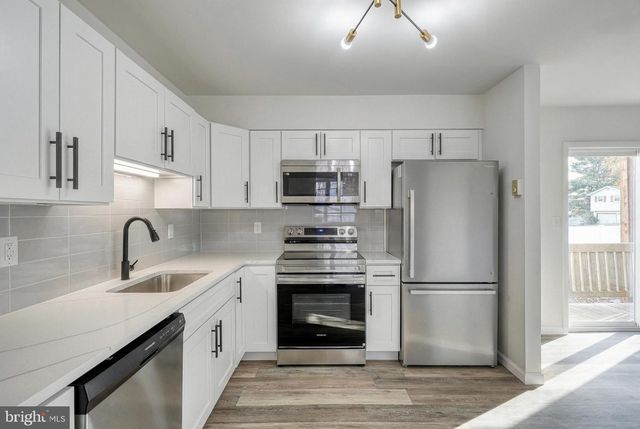 3330 E PHEASANT DR, Dover, PA 17315