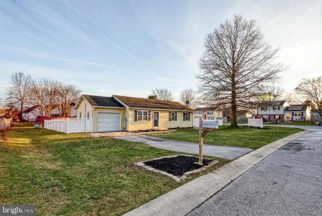 3330 E PHEASANT DR, Dover, PA 17315