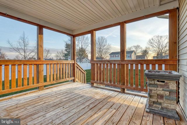 3330 E PHEASANT DR, Dover, PA 17315