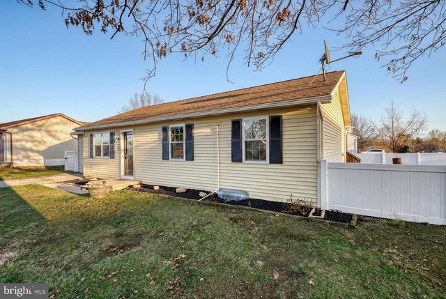 3330 E PHEASANT DR, Dover, PA 17315