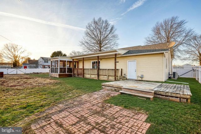 3330 E PHEASANT DR, Dover, PA 17315