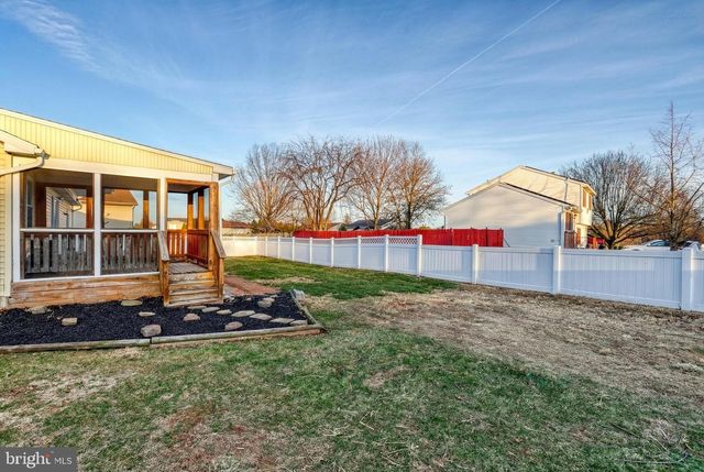 3330 E PHEASANT DR, Dover, PA 17315