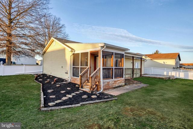 3330 E PHEASANT DR, Dover, PA 17315