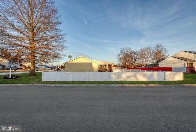 3330 E PHEASANT DR, Dover, PA 17315