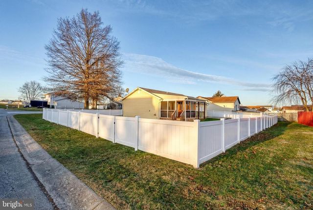 3330 E PHEASANT DR, Dover, PA 17315