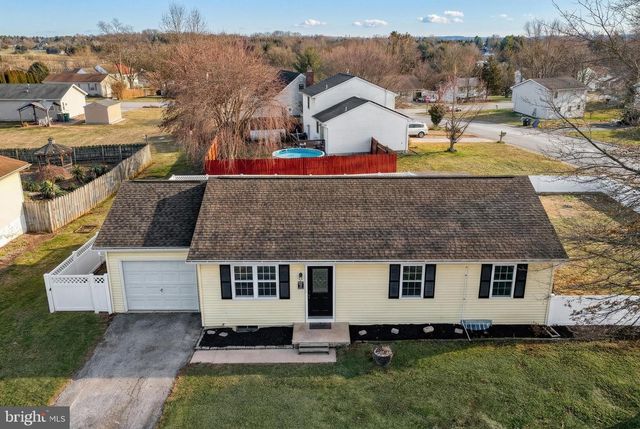 3330 E PHEASANT DR, Dover, PA 17315