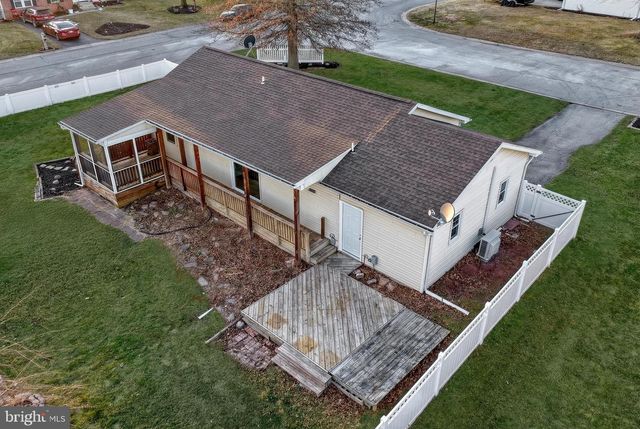 3330 E PHEASANT DR, Dover, PA 17315