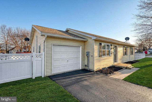 3330 E PHEASANT DR, Dover, PA 17315