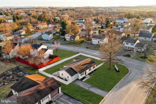 3330 E PHEASANT DR, Dover, PA 17315