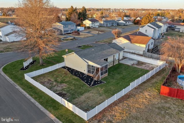 3330 E PHEASANT DR, Dover, PA 17315