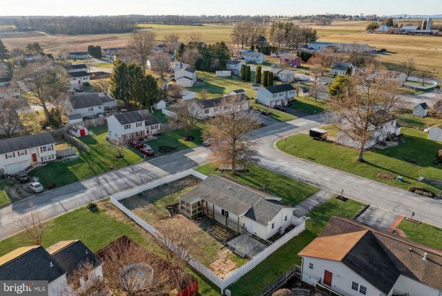 3330 E PHEASANT DR, Dover, PA 17315