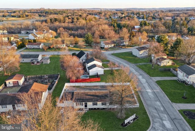 3330 E PHEASANT DR, Dover, PA 17315