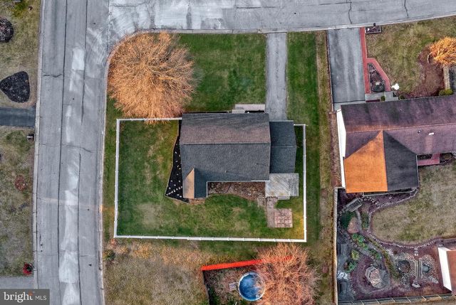 3330 E PHEASANT DR, Dover, PA 17315