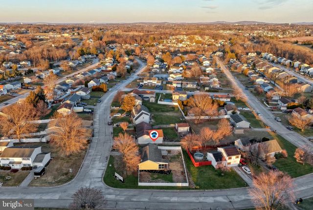 3330 E PHEASANT DR, Dover, PA 17315