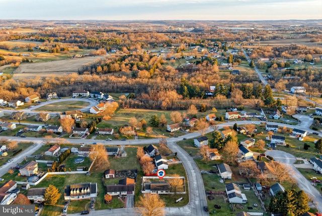 3330 E PHEASANT DR, Dover, PA 17315