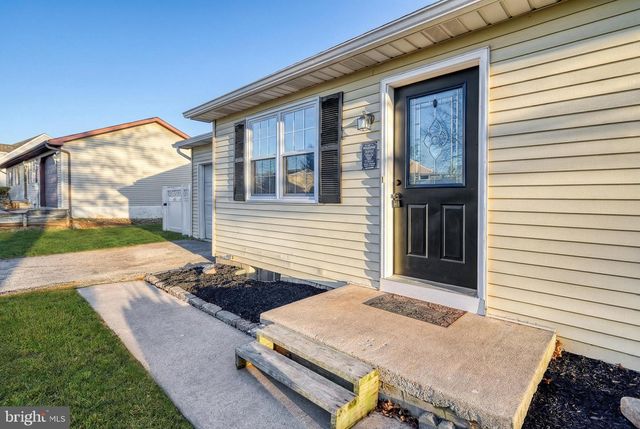 3330 E PHEASANT DR, Dover, PA 17315