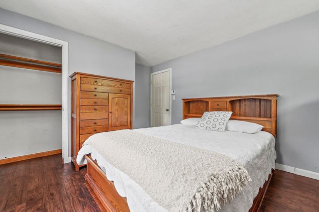 7 Hoodkroft Drive, Derry, NH 03038