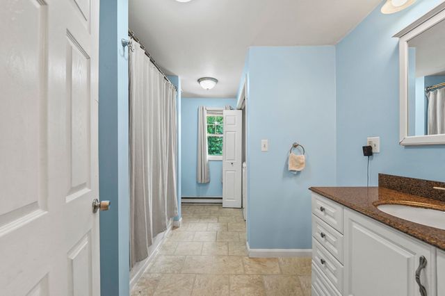 7 Hoodkroft Drive, Derry, NH 03038