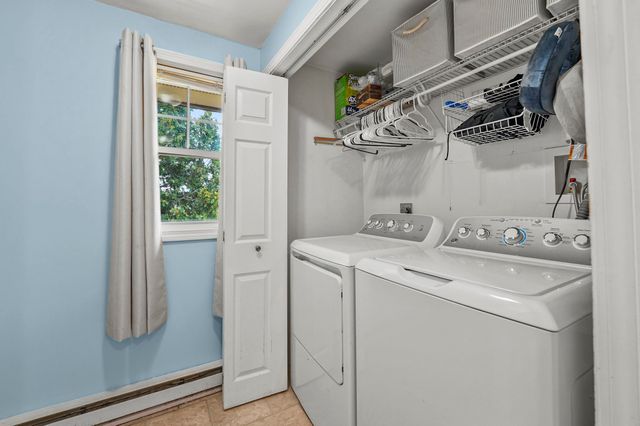 7 Hoodkroft Drive, Derry, NH 03038