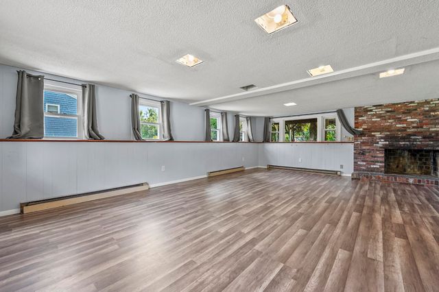 7 Hoodkroft Drive, Derry, NH 03038