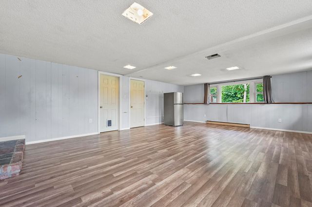 7 Hoodkroft Drive, Derry, NH 03038