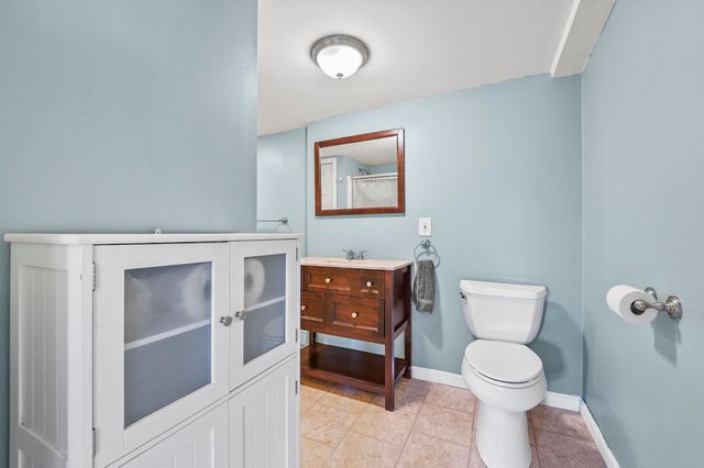 7 Hoodkroft Drive, Derry, NH 03038