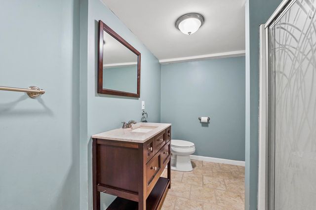 7 Hoodkroft Drive, Derry, NH 03038