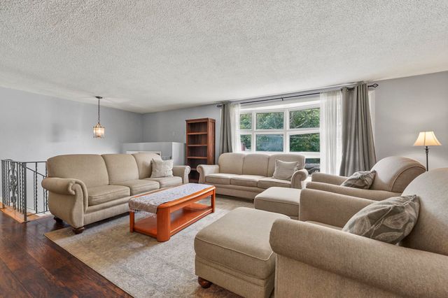 7 Hoodkroft Drive, Derry, NH 03038