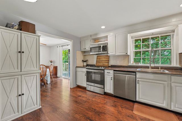 7 Hoodkroft Drive, Derry, NH 03038