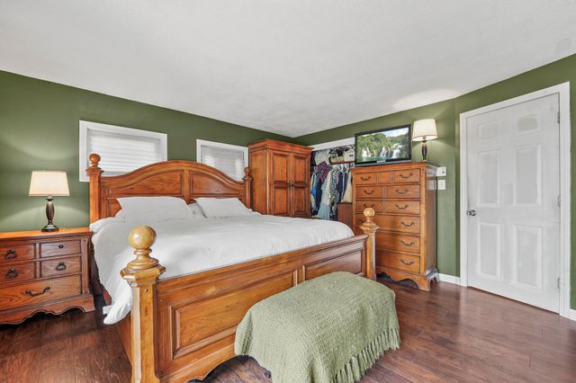 7 Hoodkroft Drive, Derry, NH 03038