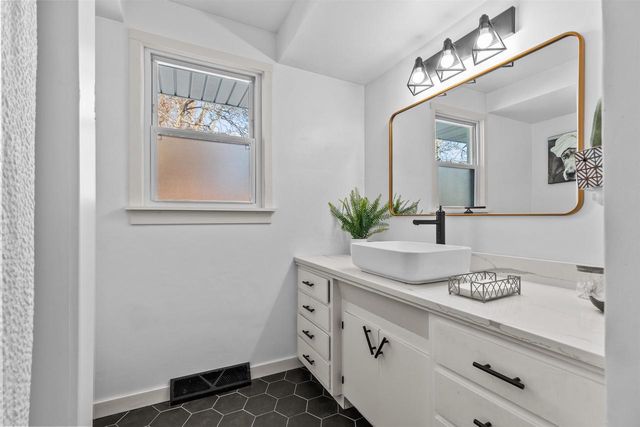 1018 W PARKWAY BOULEVARD, Appleton, WI 54914