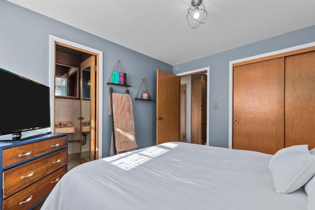 1018 W PARKWAY BOULEVARD, Appleton, WI 54914