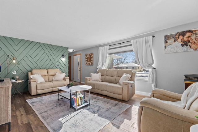 1018 W PARKWAY BOULEVARD, Appleton, WI 54914