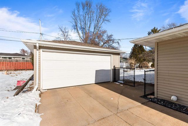 1018 W PARKWAY BOULEVARD, Appleton, WI 54914