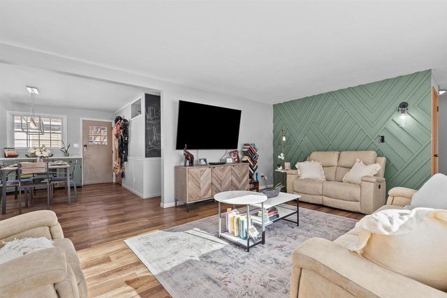 1018 W PARKWAY BOULEVARD, Appleton, WI 54914