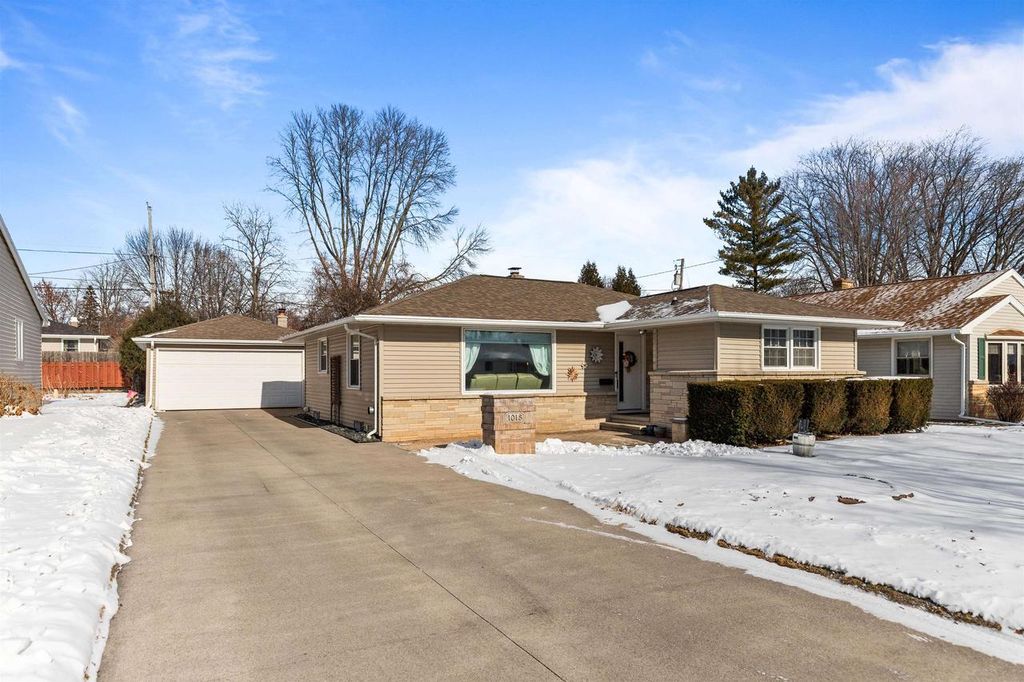 1018 W PARKWAY BOULEVARD, Appleton, WI 54914