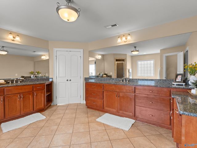 6 SW Cassine Court SW, Huntsville, AL 35824