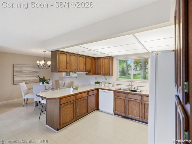 1721 Imperial Drive, Highland, MI 48356