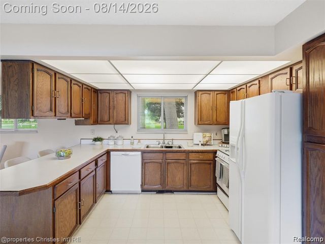 1721 Imperial Drive, Highland, MI 48356