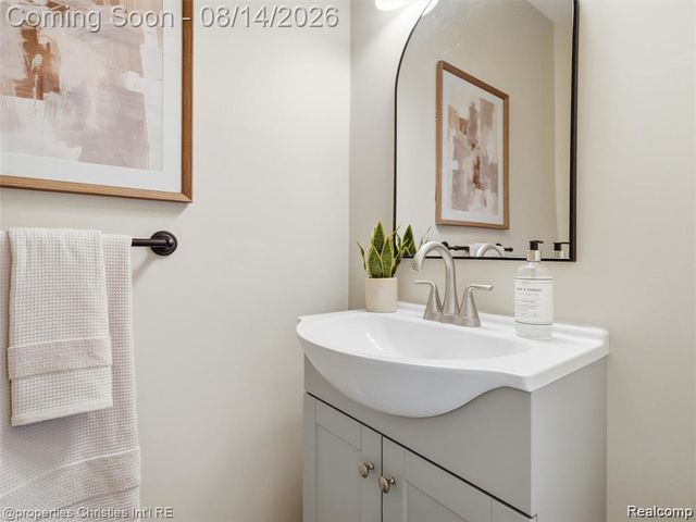1721 Imperial Drive, Highland, MI 48356