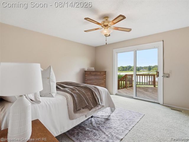 1721 Imperial Drive, Highland, MI 48356