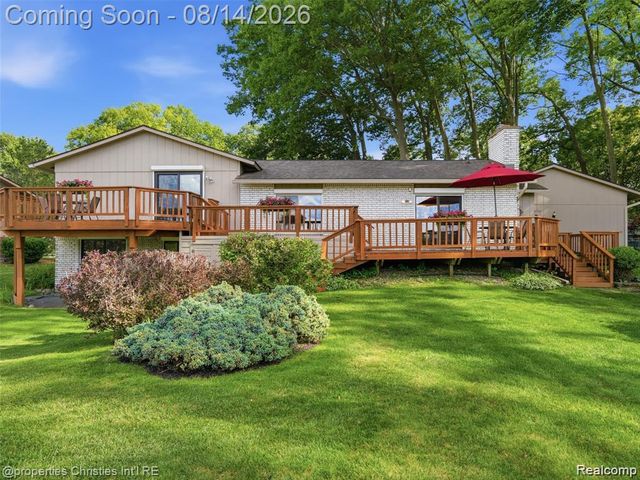1721 Imperial Drive, Highland, MI 48356