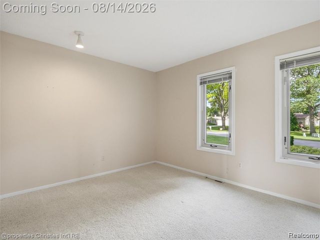 1721 Imperial Drive, Highland, MI 48356