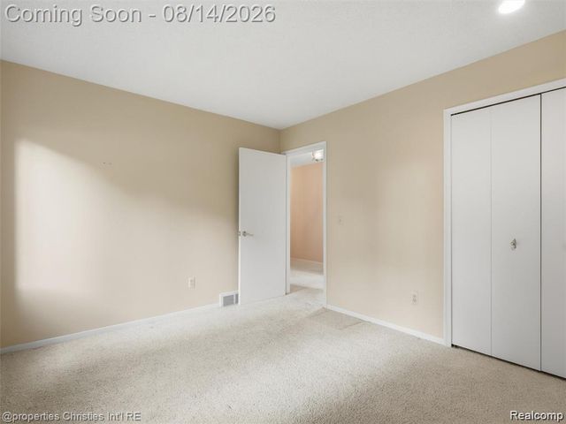 1721 Imperial Drive, Highland, MI 48356