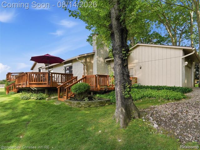 1721 Imperial Drive, Highland, MI 48356