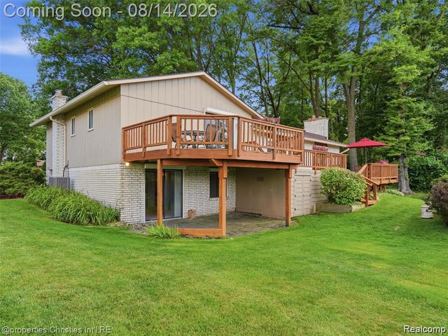 1721 Imperial Drive, Highland, MI 48356