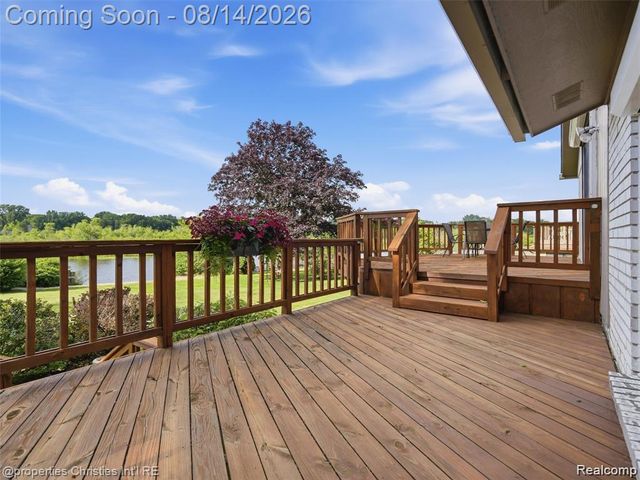 1721 Imperial Drive, Highland, MI 48356